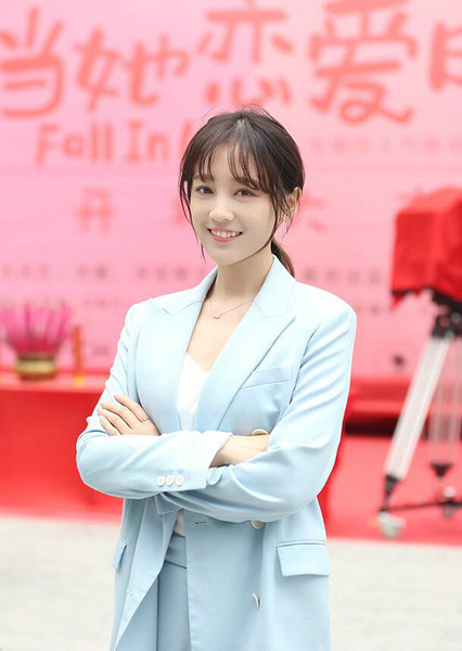 何花《当她恋爱时》开机 “超能力女主角”神秘来袭