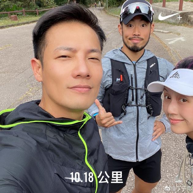 杨千嬅与老公晨跑10公里 素颜出镜灿笑元气满满