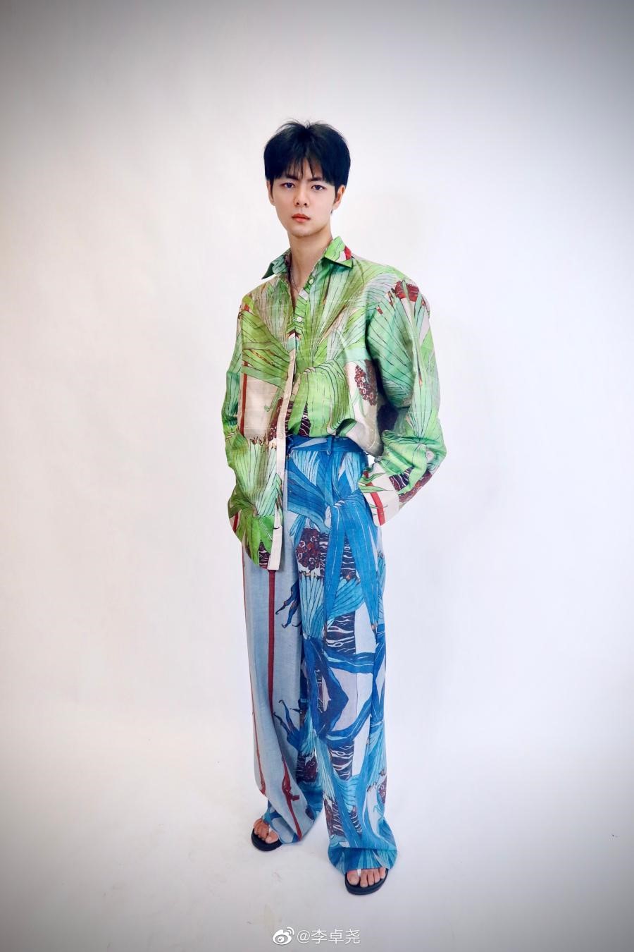李卓尧参加SS22中国国际时装周