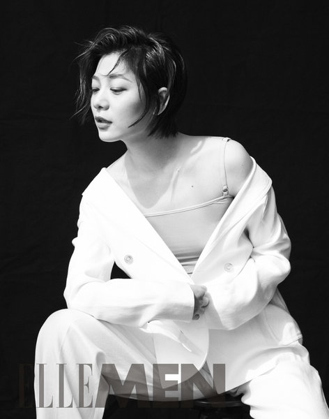 《上海女子图鉴》王真儿黑白大片演绎时尚魔女