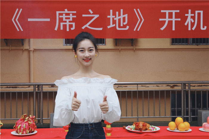 电影《一席之地》开机,女主杜伶俐演绎纯美文学爱恋