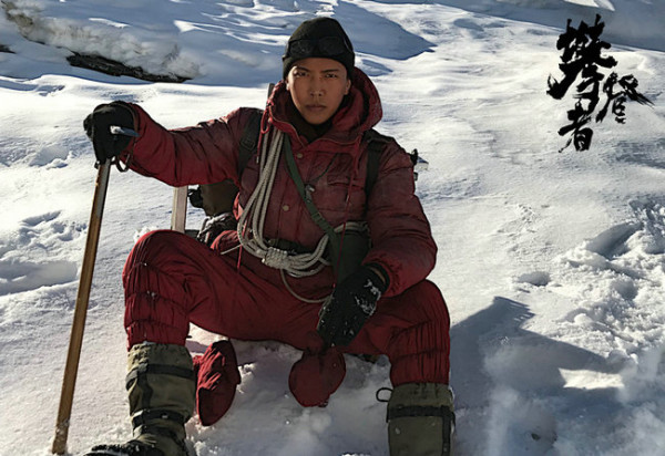 《攀登者》上映 韧性青年迈逊热血演绎登山队员勇攀珠峰