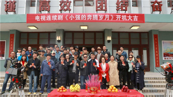 “奔腾岁月”李宗翰演绎民企版“不死小强”