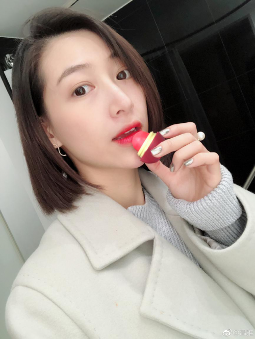 温雅启程纽约时装周 低调晒照状态极佳