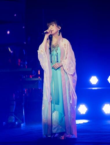 孟庭苇舞台照曝光 一身古风纱裙美丽动人