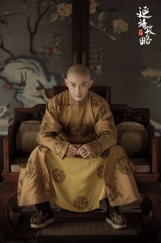 男明星乾隆造型PK,聂远严肃不失可爱郑少秋诠释风流倜傥